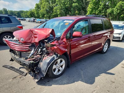 5TDKZ3DC7HS****** 2017 Toyota Sienna