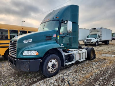 1M1AW01X8HM****** 2017 Mack Cxu612