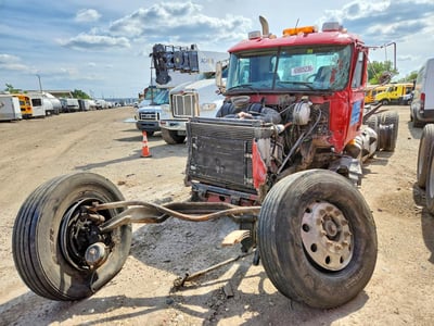 1M2AA13Y81W****** 2001 Mack Ch613
