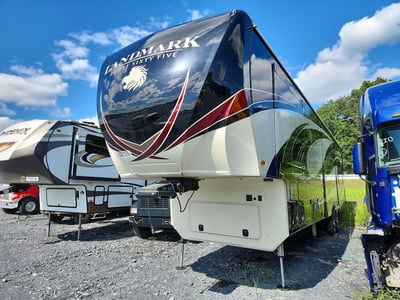 5SFBG4222JE****** 2018 Heartland RV Bighorn, Bighorn Traveler, Big Country, & Landmark