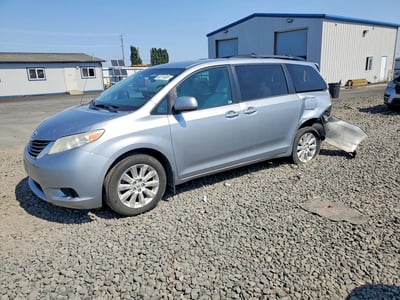 5TDJK3DC4CS****** 2012 Toyota Sienna