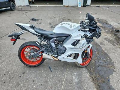 JYARM38E6PA****** 2023 Yamaha R7