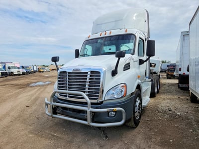 3AKJGBDV4ES****** 2014 Freightliner Cascadia