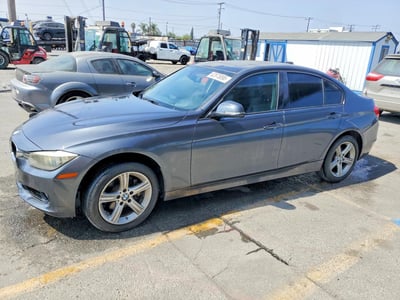 WBA3A5C56CF****** Salvamento y Destrozados 2012 BMW 3 Series en Los Angeles