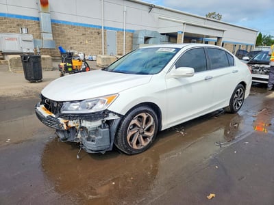 1HGCR2F79HA****** 2017 Honda Accord