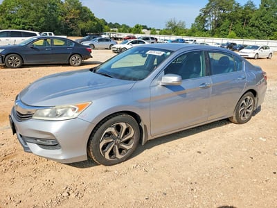 1HGCR2F83GA****** 2016 Honda Accord