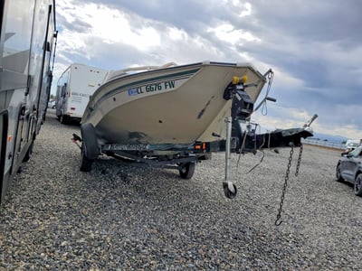 BUJ2148***** 2002 Sun Tracker Partyhut