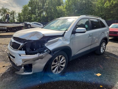 5XYKUDA77FG****** 2015 Kia Sorento