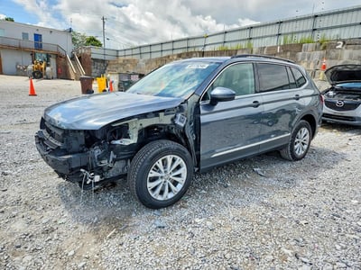 3VV2B7AX0JM****** 2018 Volkswagen Tiguan