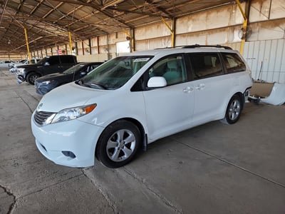 5TDKK3DC9ES****** 2014 Toyota Sienna
