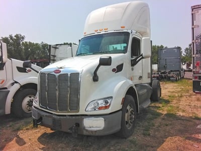 1XPBA48X0HD****** 2017 Peterbilt 579