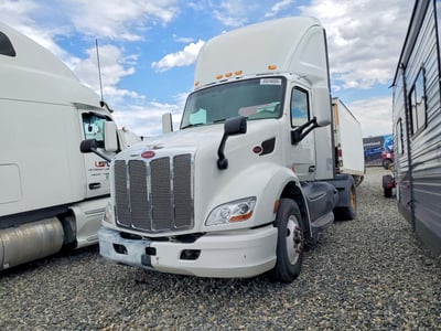 1XPBA48X8JD****** 2018 Peterbilt 579