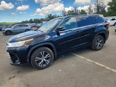 5TDBZRFH4JS****** 2018 Toyota Highlander