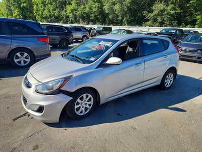 KMHCT5AE4DU****** 2013 Hyundai Accent
