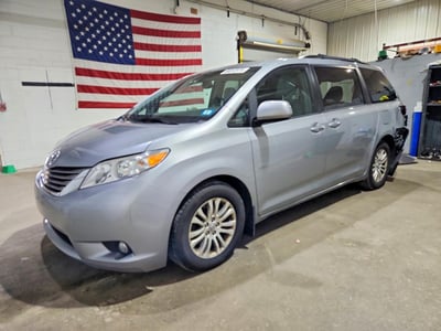 5TDYZ3DC9HS****** 2017 Toyota Sienna