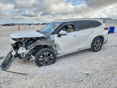 5TDKDRAH8RS****** 2024 Toyota Highlander