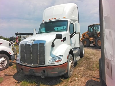 1XPBA48X9HD****** 2017 Peterbilt 579