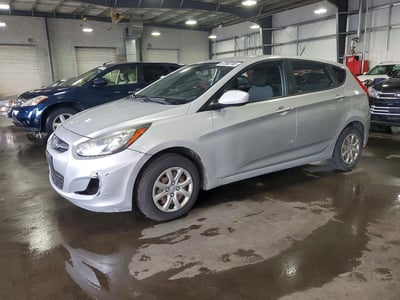 KMHCT5AE9DU****** 2013 Hyundai Accent