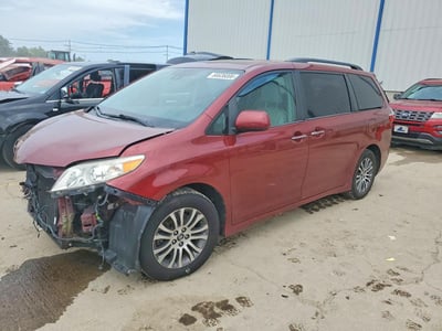 5TDYZ3DC8JS****** 2018 Toyota Sienna