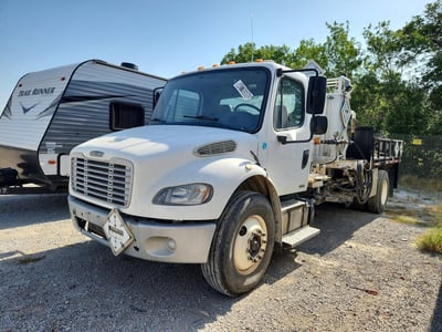 1FVACXDT1CD****** 2012 Freightliner M2