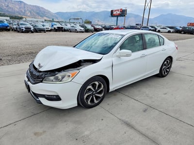 1HGCR2F83GA****** 2016 Honda Accord