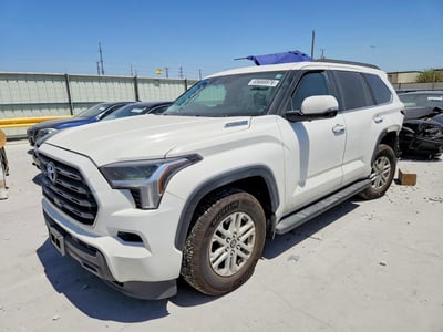 7SVAAAAA0PX****** 2023 Toyota Sequoia