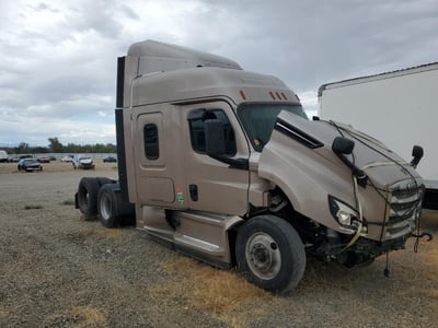 3AKJHHDV4KS****** 2019 Freightliner Cascadia