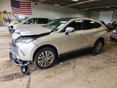 JTEAAAAH1NJ****** 2022 Toyota Venza