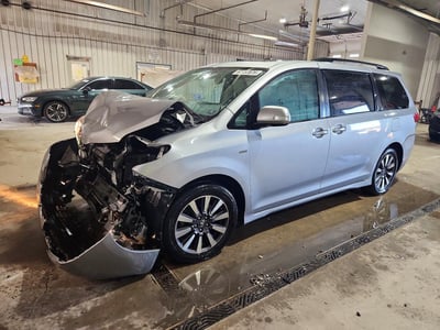 5TDDZ3DC5JS****** 2018 Toyota Sienna