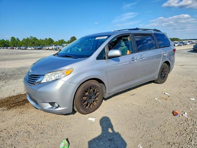 5TDYZ3DC4HS****** 2017 Toyota Sienna