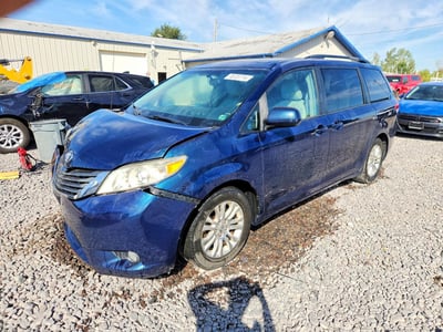 5TDYK3DC9BS****** 2011 Toyota Sienna