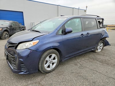 5TDKZ3DC1JS****** 2018 Toyota Sienna