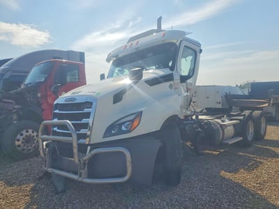 1FUJHLDV0LL****** 2020 Freightliner Cascadia