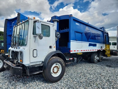 1M2AV02CXAM****** 2010 Mack Mru613