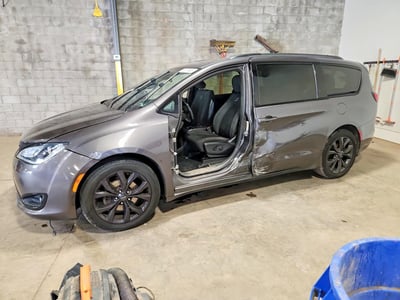 2C4RC1FG0KR****** 2019 Chrysler Pacifica