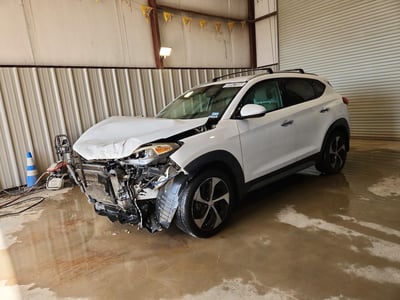 KM8J33A21HU****** 2017 Hyundai Tucson