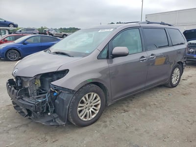 5TDYK3DC4FS****** 2015 Toyota Sienna