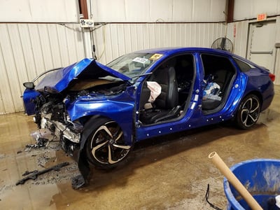1HGCV1F33JA****** 2018 Honda Accord