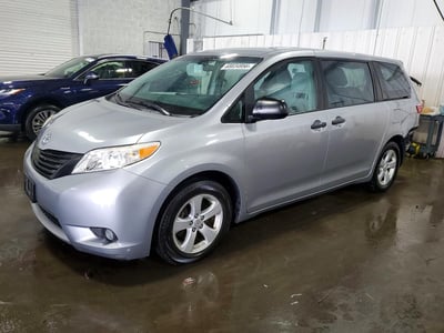 5TDZZ3DC8HS****** 2017 Toyota Sienna