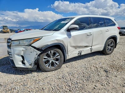 5TDBZRFH5HS****** 2017 Toyota Highlander