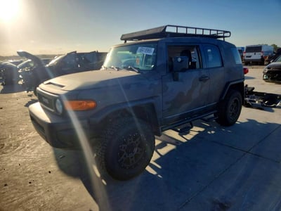 JTEZU4BF3AK****** 2010 Toyota FJ Cruiser