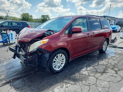 5TDYK3DCXBS****** 2011 Toyota Sienna