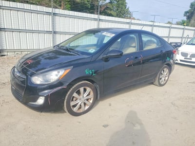 KMHCU4AE1DU****** 2013 Hyundai Accent