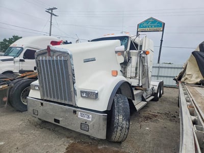 1XKWD40X9PR****** 2023 Kenworth W900