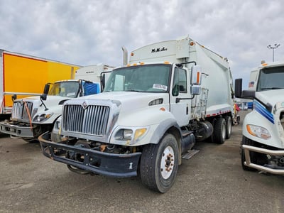 1HTWGADT44J****** 2004 International 7400