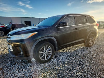 5TDKZRFH6JS****** 2018 Toyota Highlander