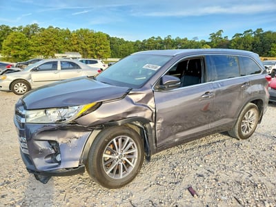 5TDJZRFH1HS****** 2017 Toyota Highlander