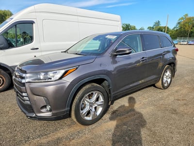 5TDDZRFH5JS****** 2018 Toyota Highlander