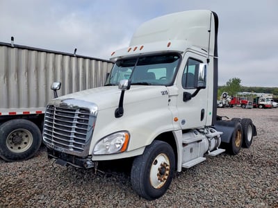 3AKJGEDR1JS****** 2018 Freightliner Cascadia 125