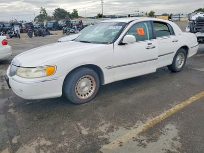 1LNHM81W9XY****** 1999 Lincoln Town Car